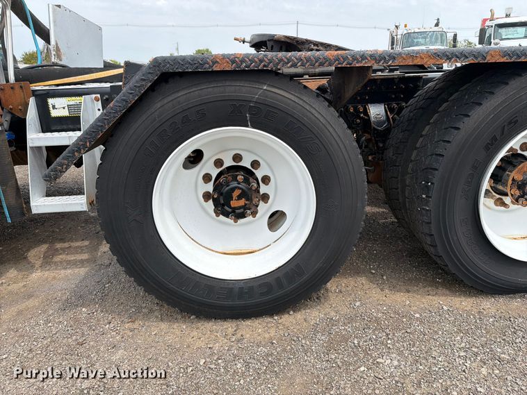 image for item FB5020 2013 Mack CHU613 semi truck