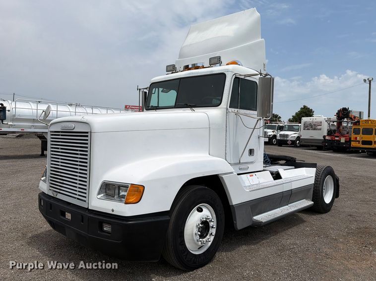 1998 Freightliner FLD120 semi truck