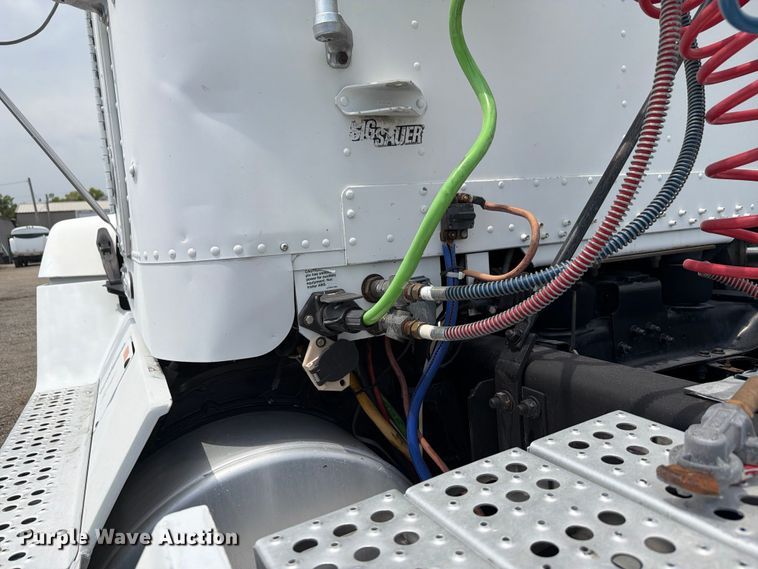 image for item FB5021 1998 Freightliner FLD120 semi truck