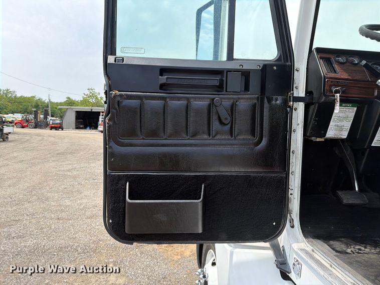 image for item FB5021 1998 Freightliner FLD120 semi truck