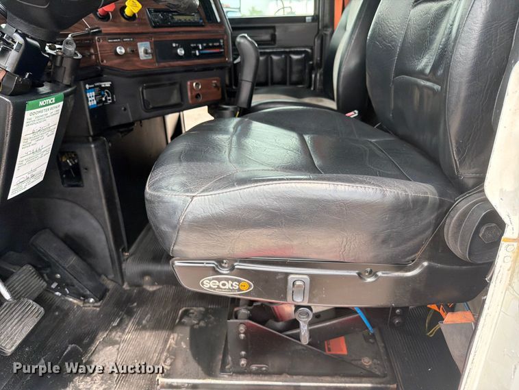 image for item FB5021 1998 Freightliner FLD120 semi truck