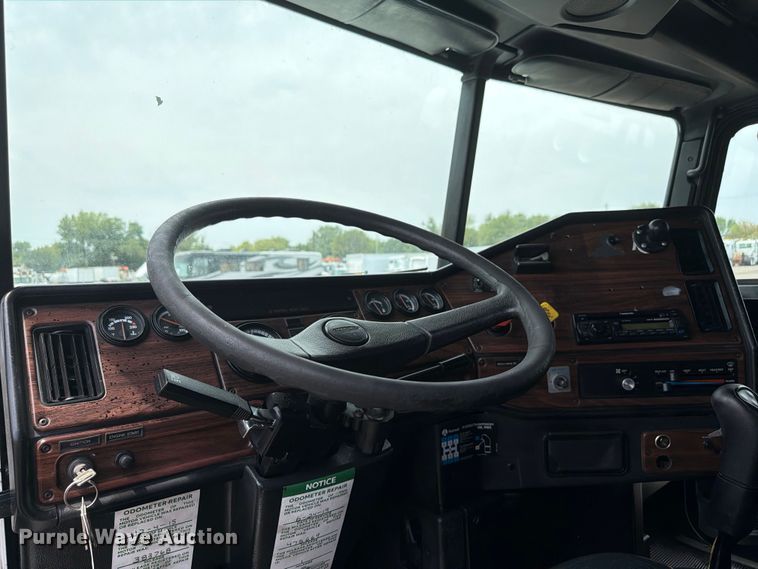 image for item FB5021 1998 Freightliner FLD120 semi truck