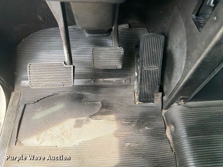 image for item FB5021 1998 Freightliner FLD120 semi truck