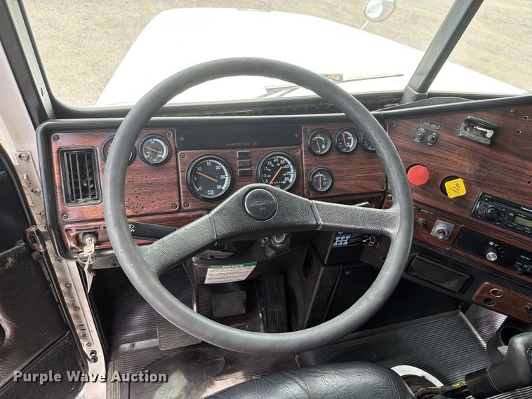 image for item FB5021 1998 Freightliner FLD120 semi truck