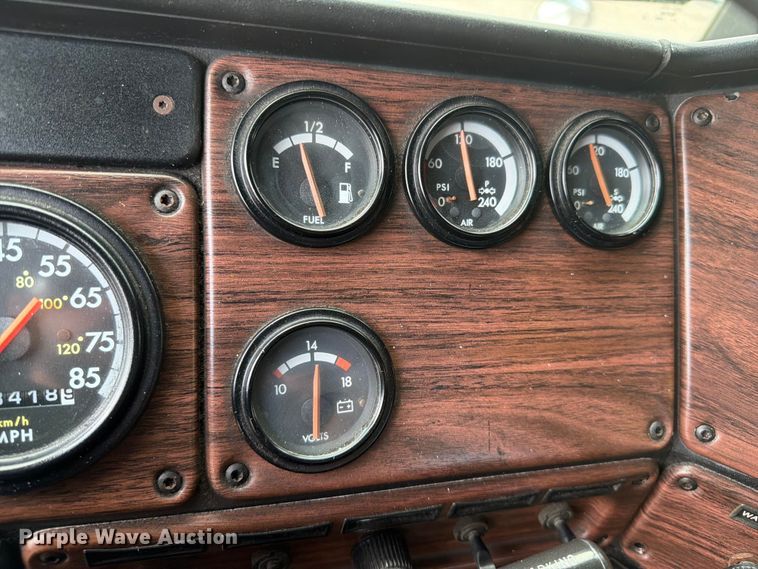 image for item FB5021 1998 Freightliner FLD120 semi truck