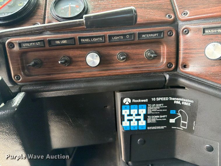 image for item FB5021 1998 Freightliner FLD120 semi truck