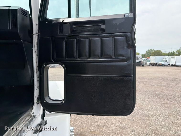 image for item FB5021 1998 Freightliner FLD120 semi truck