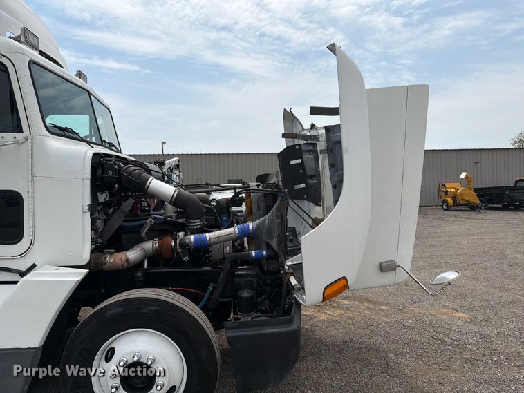 image for item FB5021 1998 Freightliner FLD120 semi truck