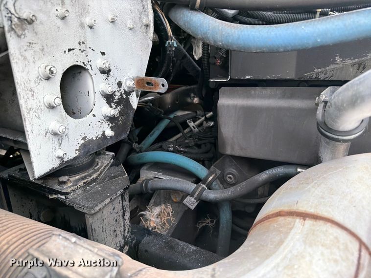 image for item FB5021 1998 Freightliner FLD120 semi truck