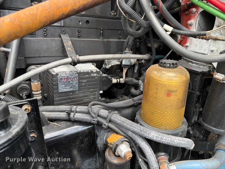 image for item FB5021 1998 Freightliner FLD120 semi truck