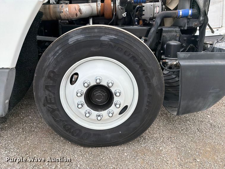 image for item FB5021 1998 Freightliner FLD120 semi truck
