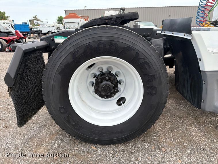 image for item FB5021 1998 Freightliner FLD120 semi truck