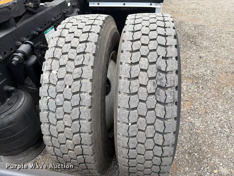 image for item FB5021 1998 Freightliner FLD120 semi truck