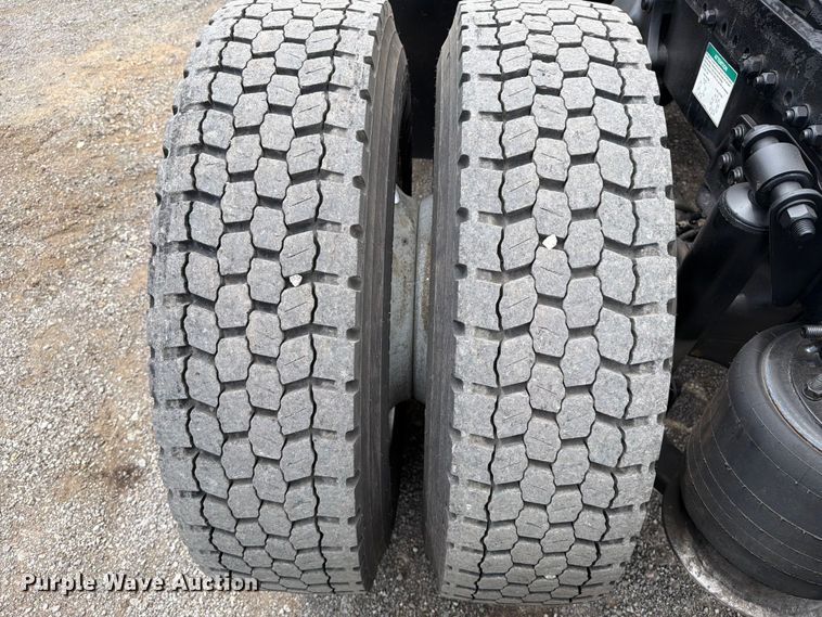 image for item FB5021 1998 Freightliner FLD120 semi truck