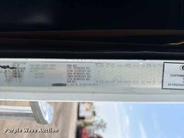 image for item FB5021 1998 Freightliner FLD120 semi truck