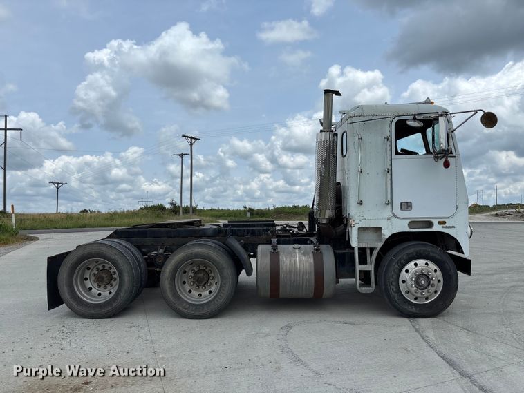 image for item FC1742 1983 Freightliner FLT Semi truck