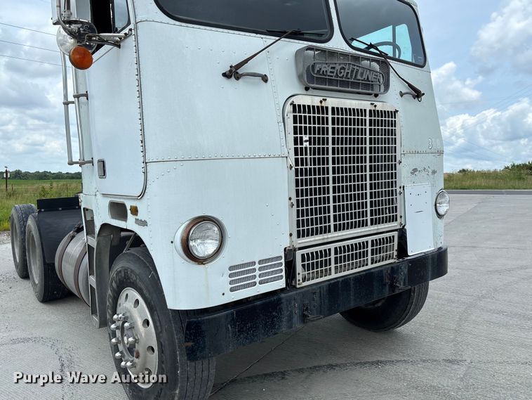 image for item FC1742 1983 Freightliner FLT Semi truck
