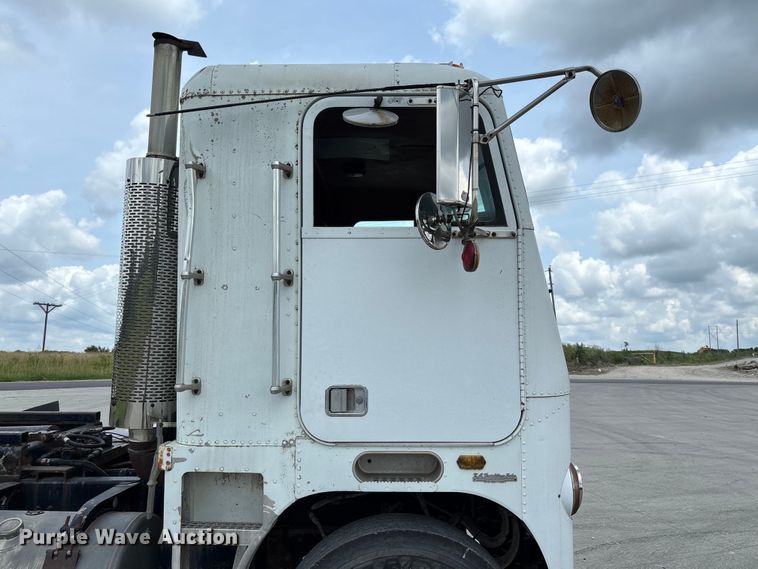 image for item FC1742 1983 Freightliner FLT Semi truck