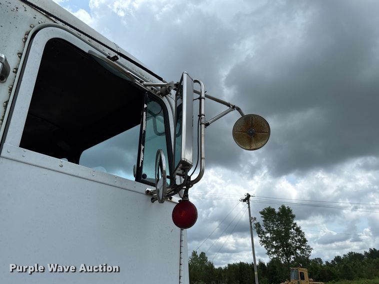 image for item FC1742 1983 Freightliner FLT Semi truck