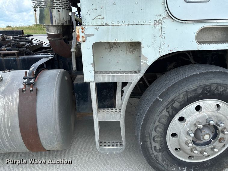 image for item FC1742 1983 Freightliner FLT Semi truck