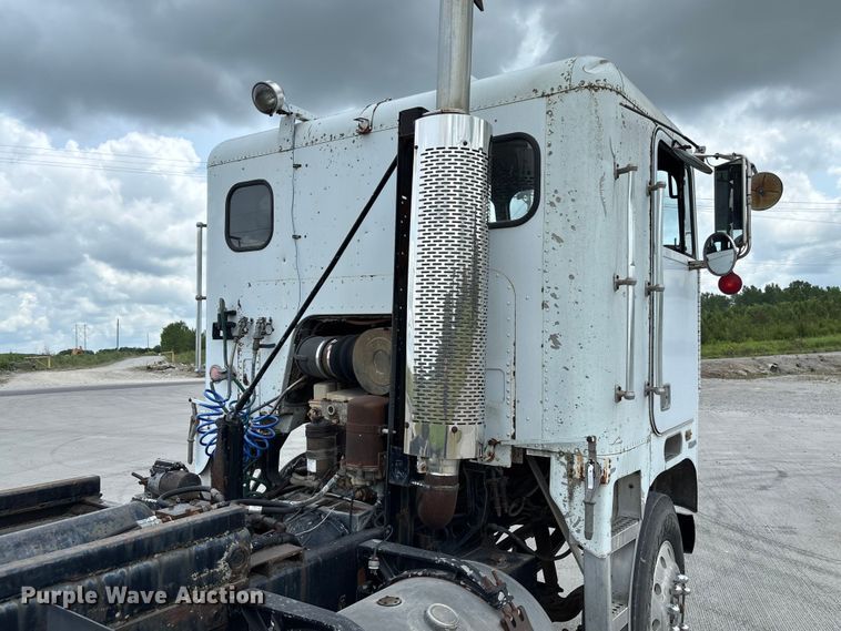 image for item FC1742 1983 Freightliner FLT Semi truck