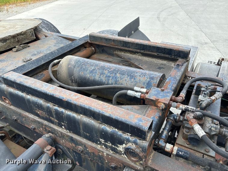 image for item FC1742 1983 Freightliner FLT Semi truck