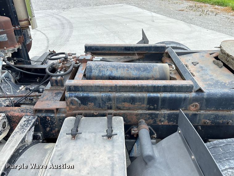 image for item FC1742 1983 Freightliner FLT Semi truck