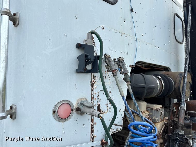 image for item FC1742 1983 Freightliner FLT Semi truck