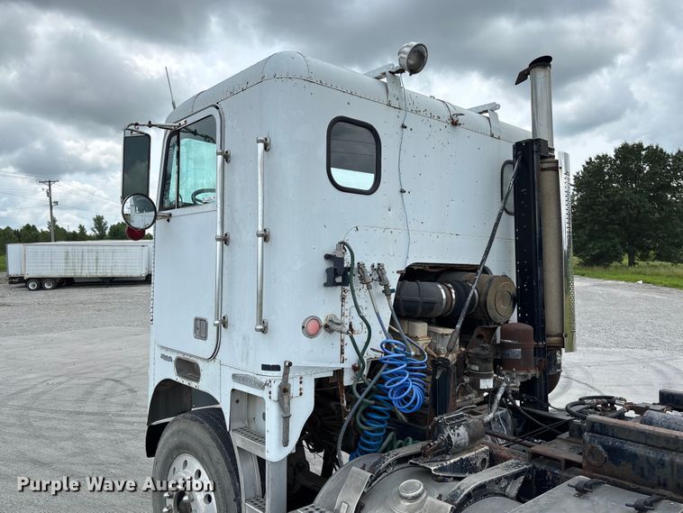 image for item FC1742 1983 Freightliner FLT Semi truck