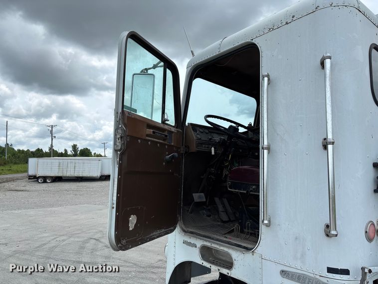 image for item FC1742 1983 Freightliner FLT Semi truck