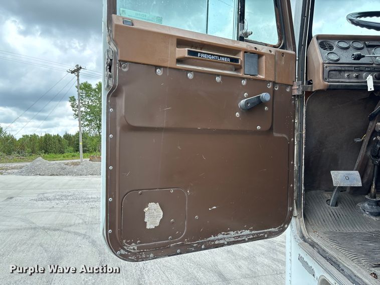 image for item FC1742 1983 Freightliner FLT Semi truck