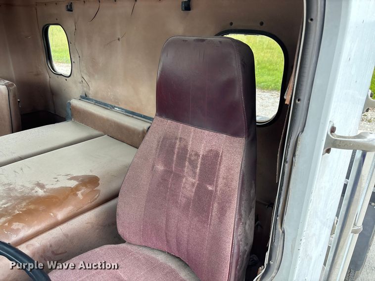 image for item FC1742 1983 Freightliner FLT Semi truck