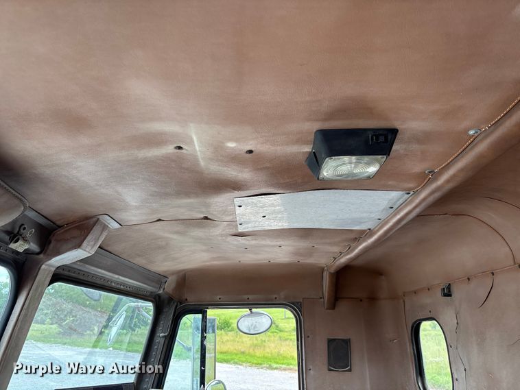 image for item FC1742 1983 Freightliner FLT Semi truck