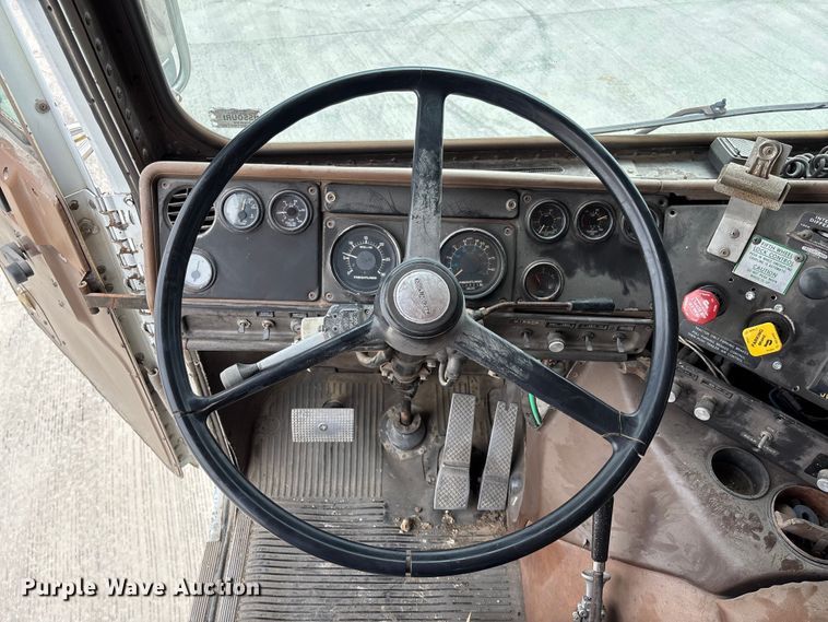 image for item FC1742 1983 Freightliner FLT Semi truck