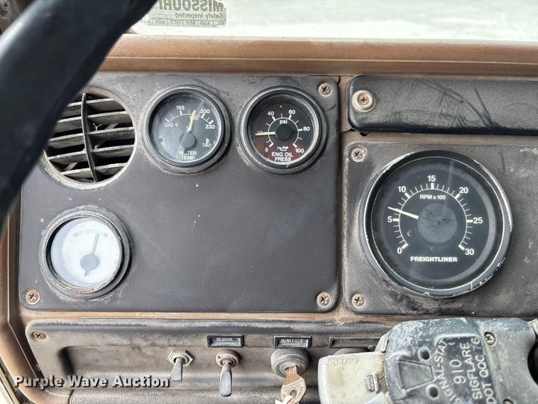 image for item FC1742 1983 Freightliner FLT Semi truck