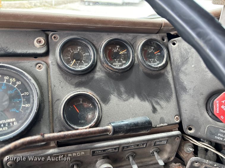 image for item FC1742 1983 Freightliner FLT Semi truck