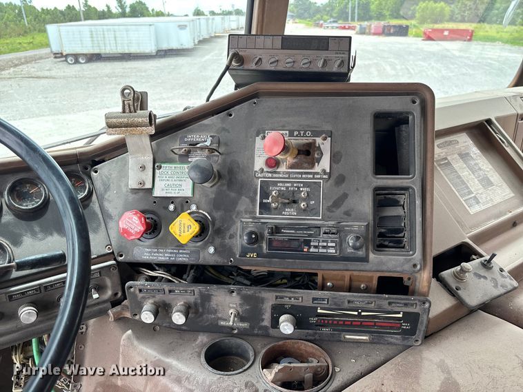 image for item FC1742 1983 Freightliner FLT Semi truck