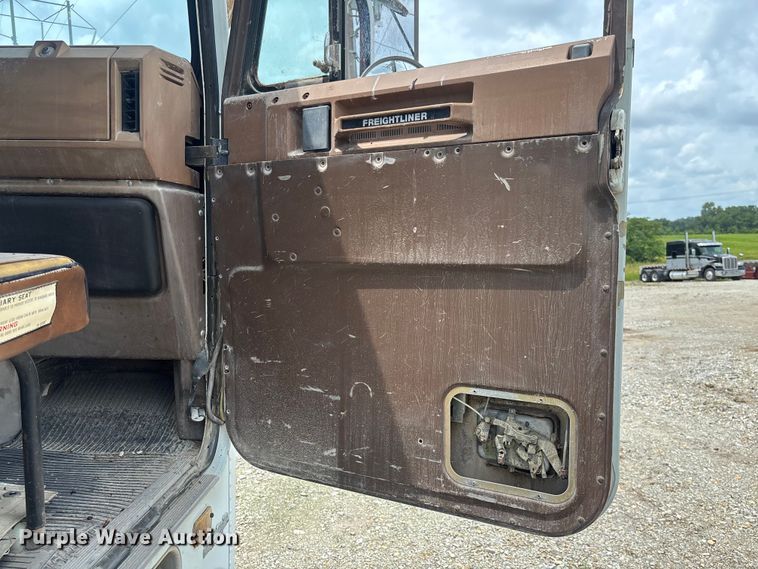 image for item FC1742 1983 Freightliner FLT Semi truck