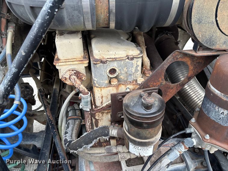 image for item FC1742 1983 Freightliner FLT Semi truck