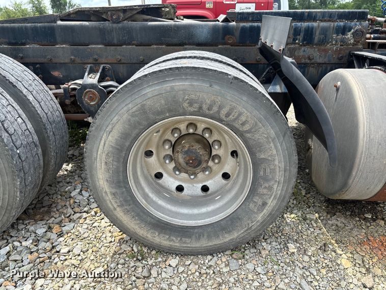 image for item FC1742 1983 Freightliner FLT Semi truck