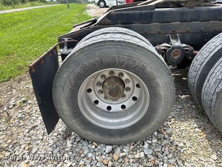 image for item FC1742 1983 Freightliner FLT Semi truck