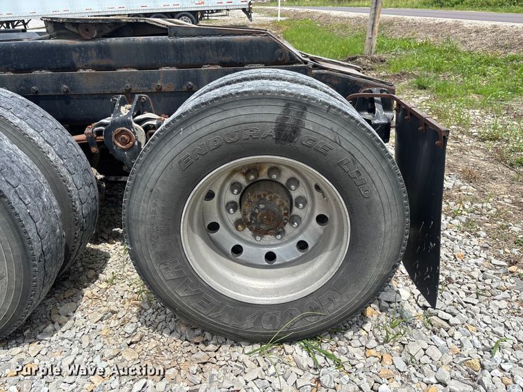 image for item FC1742 1983 Freightliner FLT Semi truck
