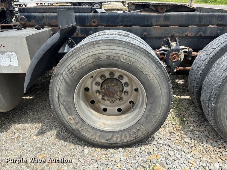 image for item FC1742 1983 Freightliner FLT Semi truck