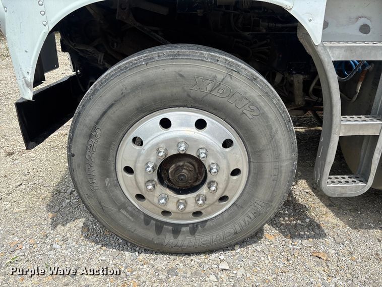 image for item FC1742 1983 Freightliner FLT Semi truck