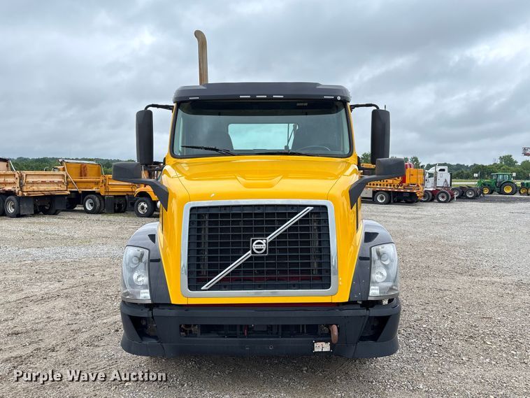 image for item FC1750 2017 Volvo VNL semi truck