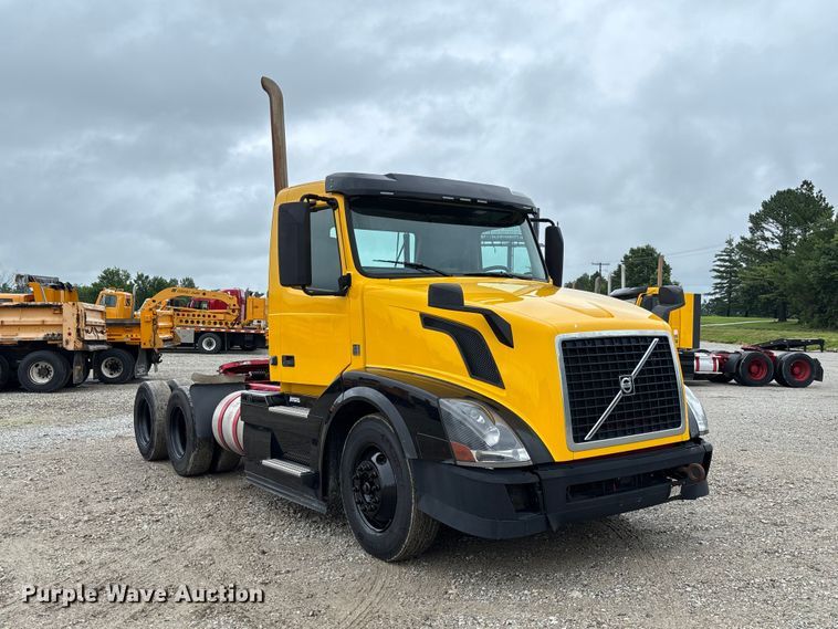 image for item FC1750 2017 Volvo VNL semi truck