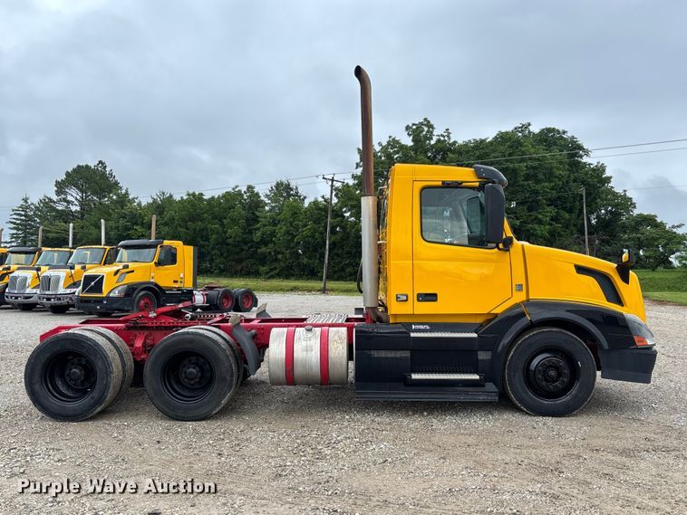 image for item FC1750 2017 Volvo VNL semi truck