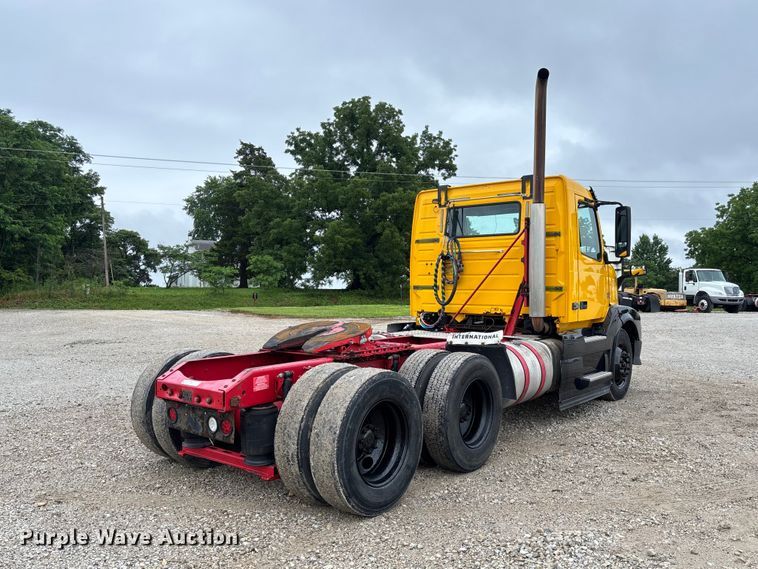 image for item FC1750 2017 Volvo VNL semi truck