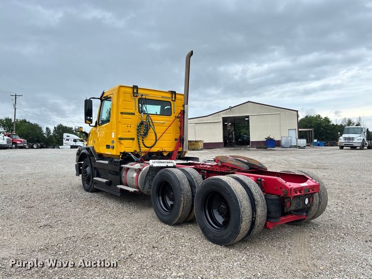 image for item FC1750 2017 Volvo VNL semi truck