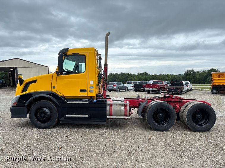 image for item FC1750 2017 Volvo VNL semi truck